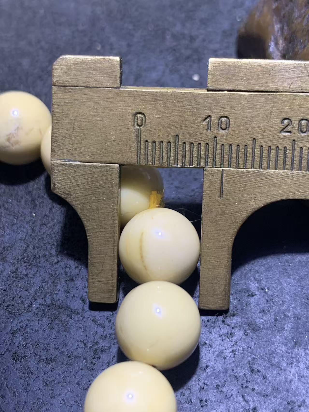 精美金膏玉单圈手串一条，