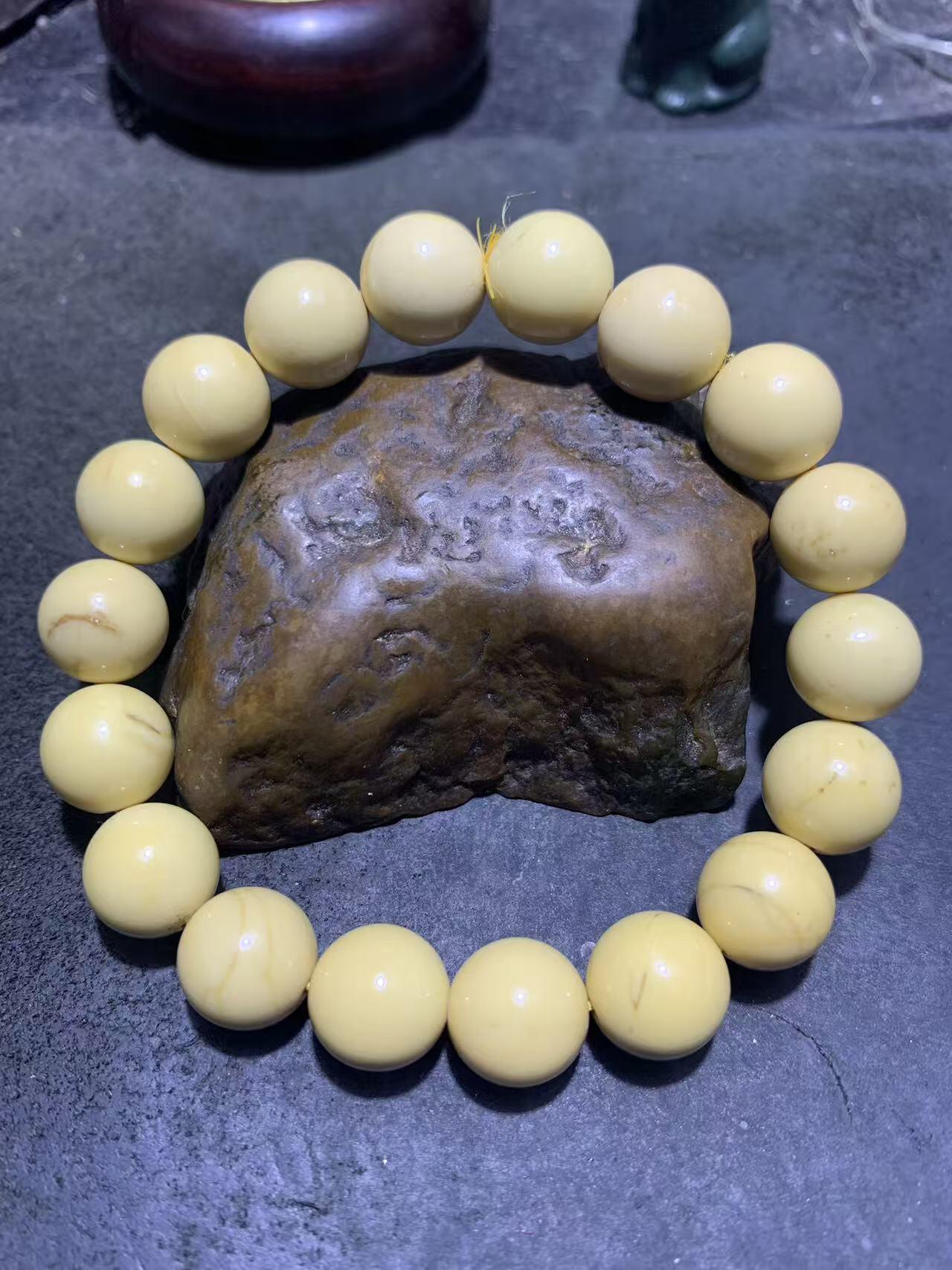 精美金膏玉单圈手串一条，