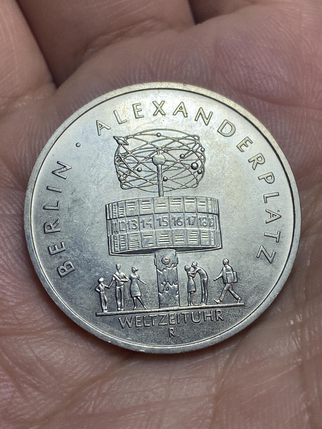 2026年第二十八场(总第一百九十七场）新春初七特拍场(佣金3%最低1元) 民主德国1987年5马克(柏林–亚历山大广场世界钟建成750周年纪念币，A标柏林造)