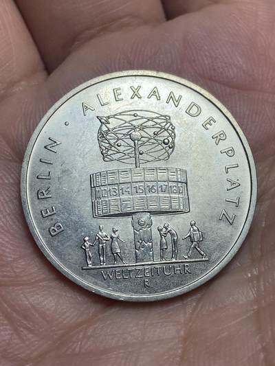 2026年第二十八场(总第一百九十七场）新春初七特拍场(佣金3%最低1元) - 民主德国1987年5马克(柏林–亚历山大广场世界钟建成750周年纪念币，A标柏林造)