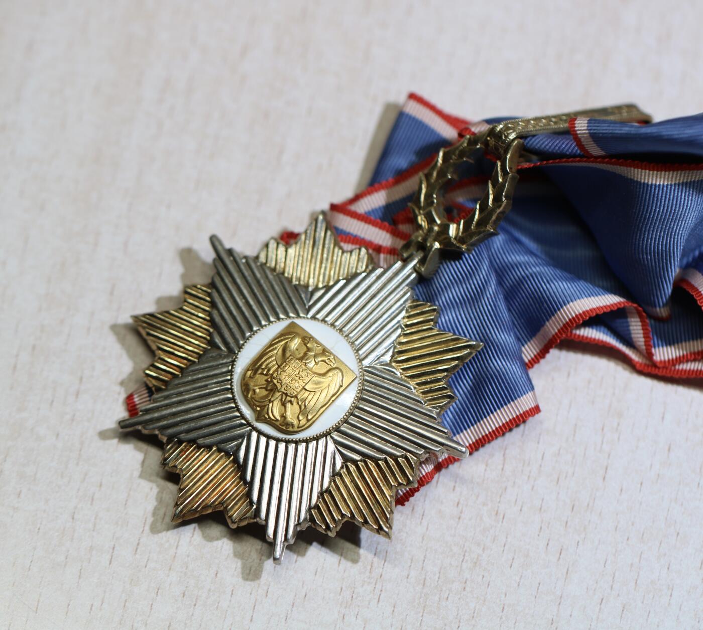 大猫徽章拍卖 第288期 南斯拉夫三级旗帜勋章 南联盟版