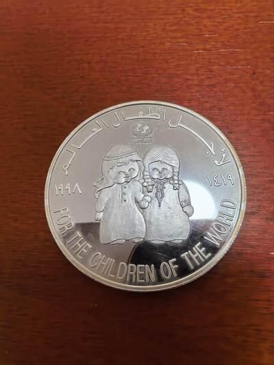 长老汇马年精选第一场拍卖 1998阿联酋国际儿童基金会50第纳尔精制银币，27.5克925银，少见品种，HA拍卖原物，淘宝没有这个拍品