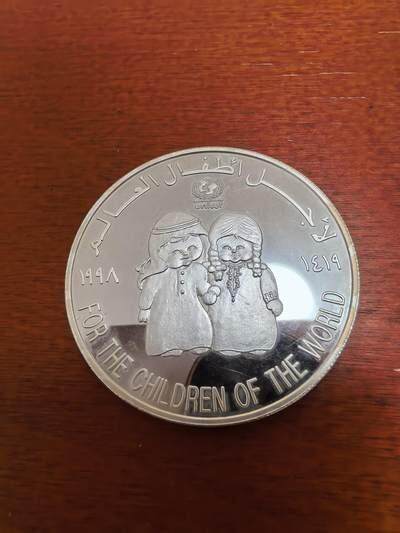 长老汇马年精选第一场拍卖 - 1998阿联酋国际儿童基金会50第纳尔精制银币，27.5克925银，少见品种，HA拍卖原物，淘宝没有这个拍品