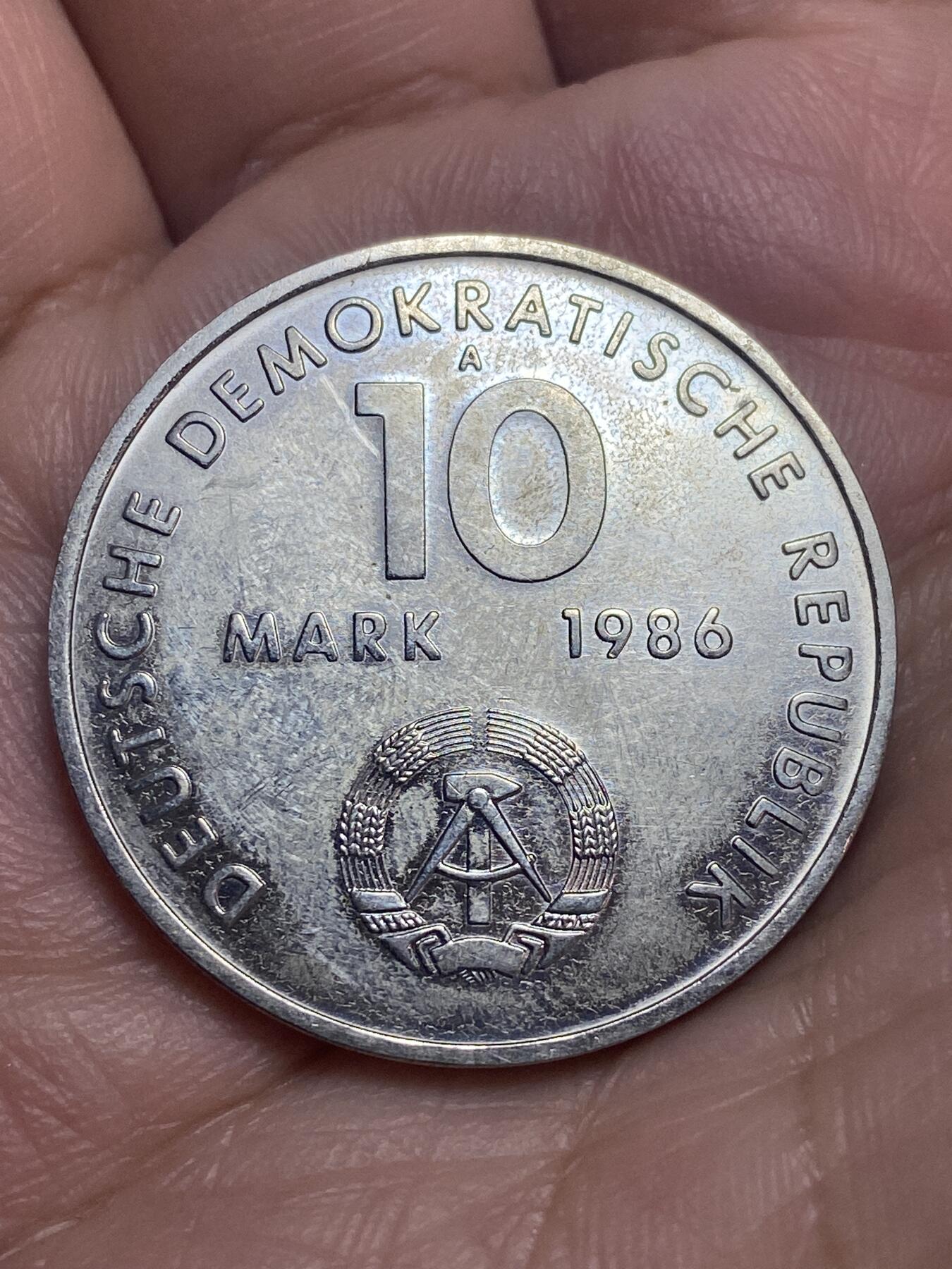 2026年第二十八场(总第一百九十七场）新春初七特拍场(佣金3%最低1元) 民主德国1986年10马克(德国共产主义领袖恩斯特·台尔曼诞辰100周年纪念币，A标柏林造