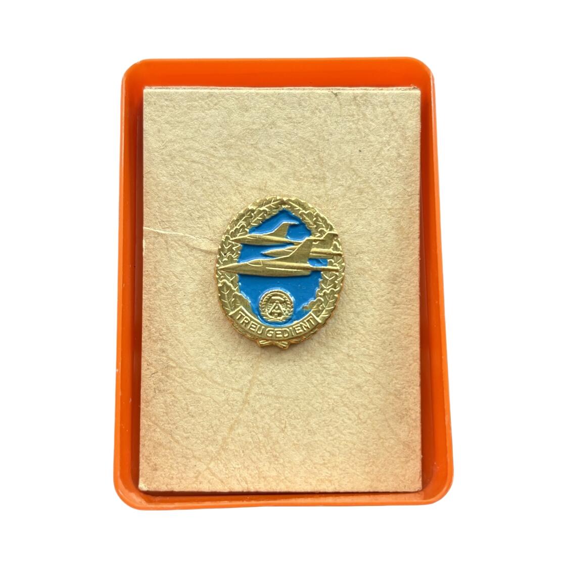 熹将军2026新春小拍2 总57期 东德空军优秀战机驾驶员证章 好品原盒