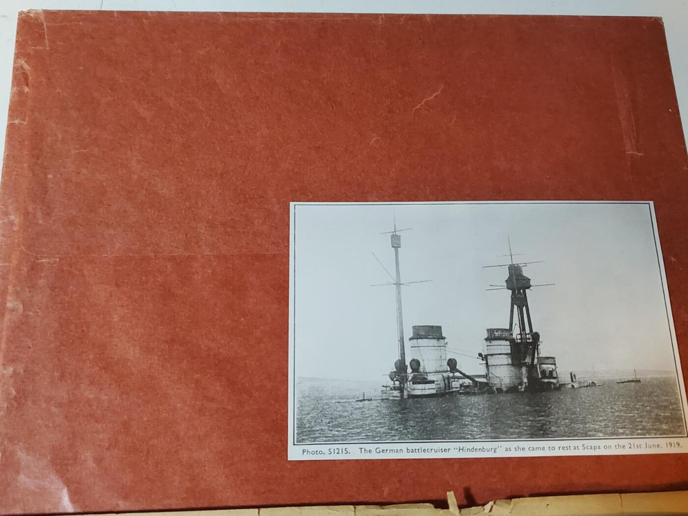 韵星假日军品类拍卖第41期 -- Rimey Holidays Militaria Auction 41 帝国战舰年鉴+战舰原照片（非后洗 带有原相馆印章和原油纸袋，保存很好） -- 1900-1918德意志帝国官方出版 彩图收录了主要的战舰 研究收藏价值军邮战舰迷 军迷历史研究必备 距今100年 