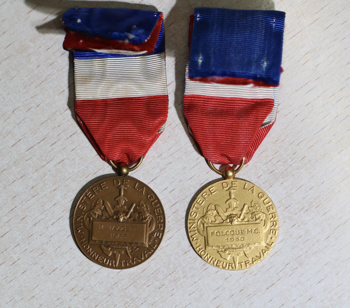 大猫徽章拍卖 第288期 法国战争部颁发金级奖章，纯银镀金，铜级奖章。