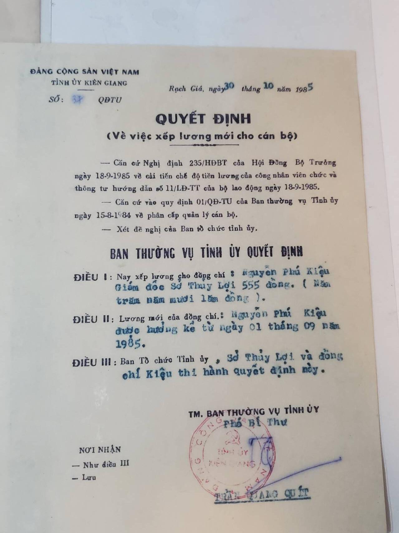 韵星假日军品类拍卖第41期 -- Rimey Holidays Militaria Auction 41 越南阮富桥局长教育薪资命令、晋升令