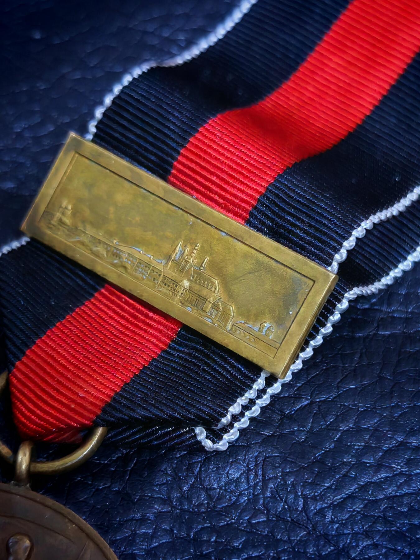 时顺第二十九拍(新年大拍) 合并苏台德地区奖章+布拉格城堡勋饰，绶带很长