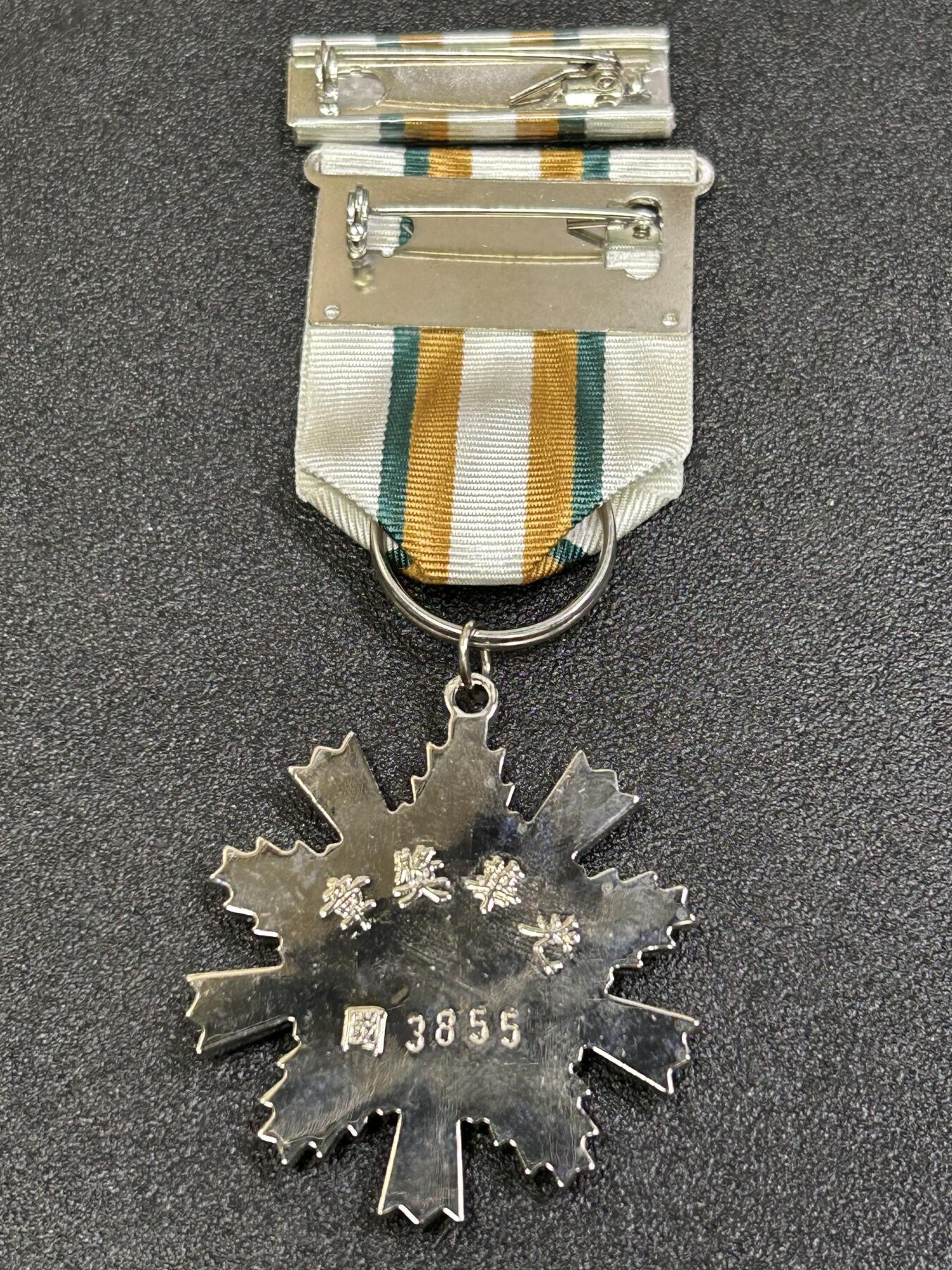 西秦中古拍卖第七十七期 2026马年新春专场 本场拍品年初九发出 民国甲种二等光华奖章 实发带编号 带勋略 退台后