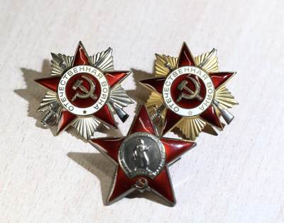 大猫徽章拍卖 第288期 - 苏联红星勋章 85一卫二卫一组