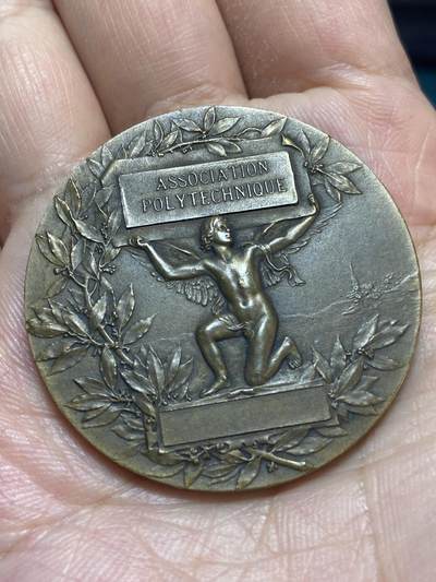 2026年第二十八场(总第一百九十七场）新春初七特拍场(佣金3%最低1元) - 法国综合理工协会铜章（Henri Dubois作品）。背面未刻字，丰饶角铜标，直径40.7mm、重32.05克、厚3.8mm。