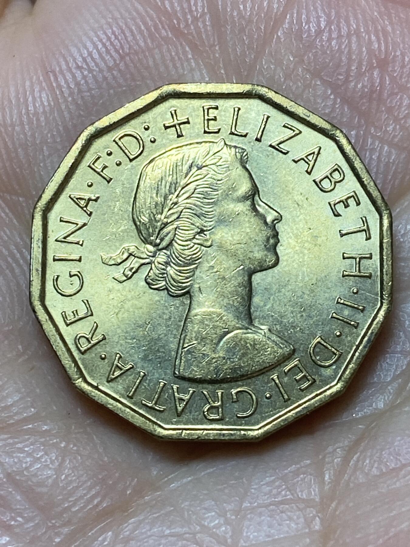 2026年第二十七场(总第一百九十六场）外国好品散币场(免佣金) 英国🇬🇧1967年3便士(伊丽莎白二世青年桂冠第二版，普制币关门年)