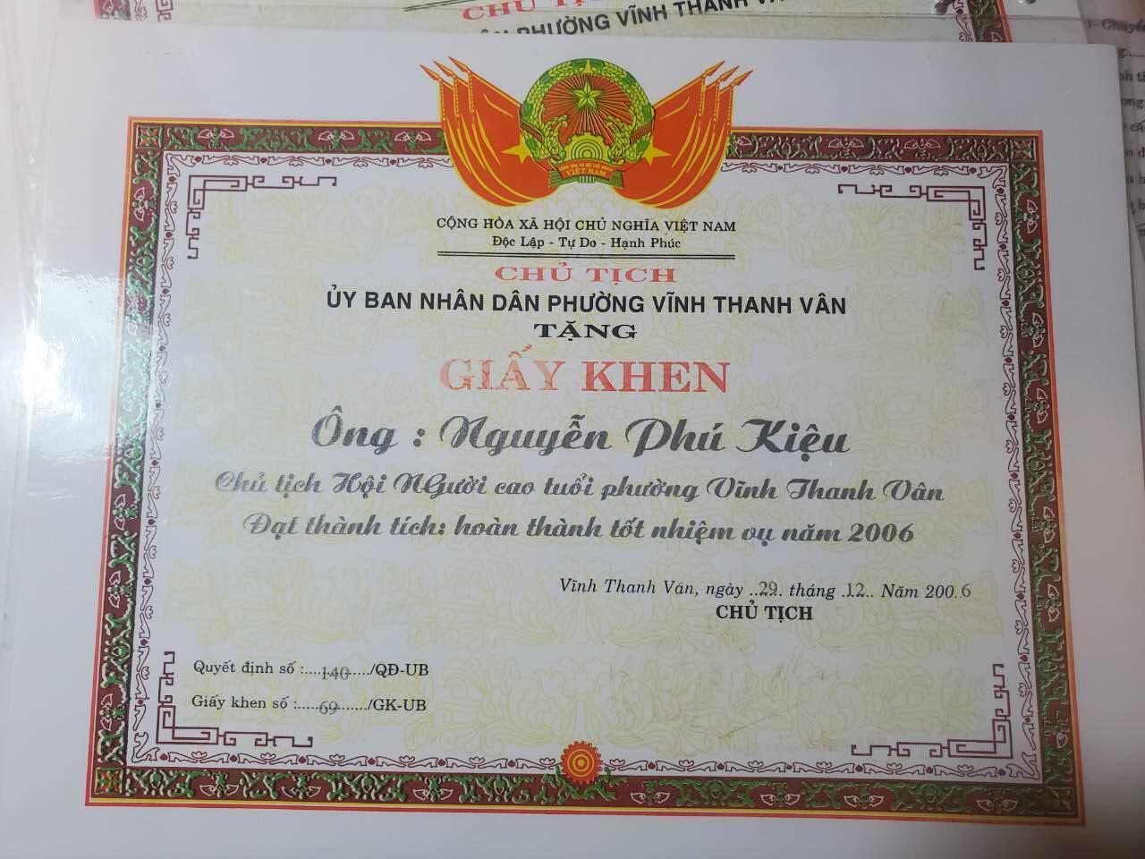 韵星假日军品类拍卖第41期 -- Rimey Holidays Militaria Auction 41  越南阮富桥局长二级战功勋章、作为退休协会会长圆满完成任务奖状两张 90年代在职工资颁发证明