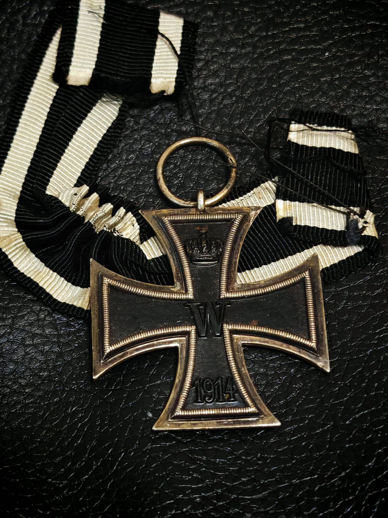 时顺第二十九拍(新年大拍) 一战时期二级铁十字勋章，打z标，原绶带呈礼服挂状态