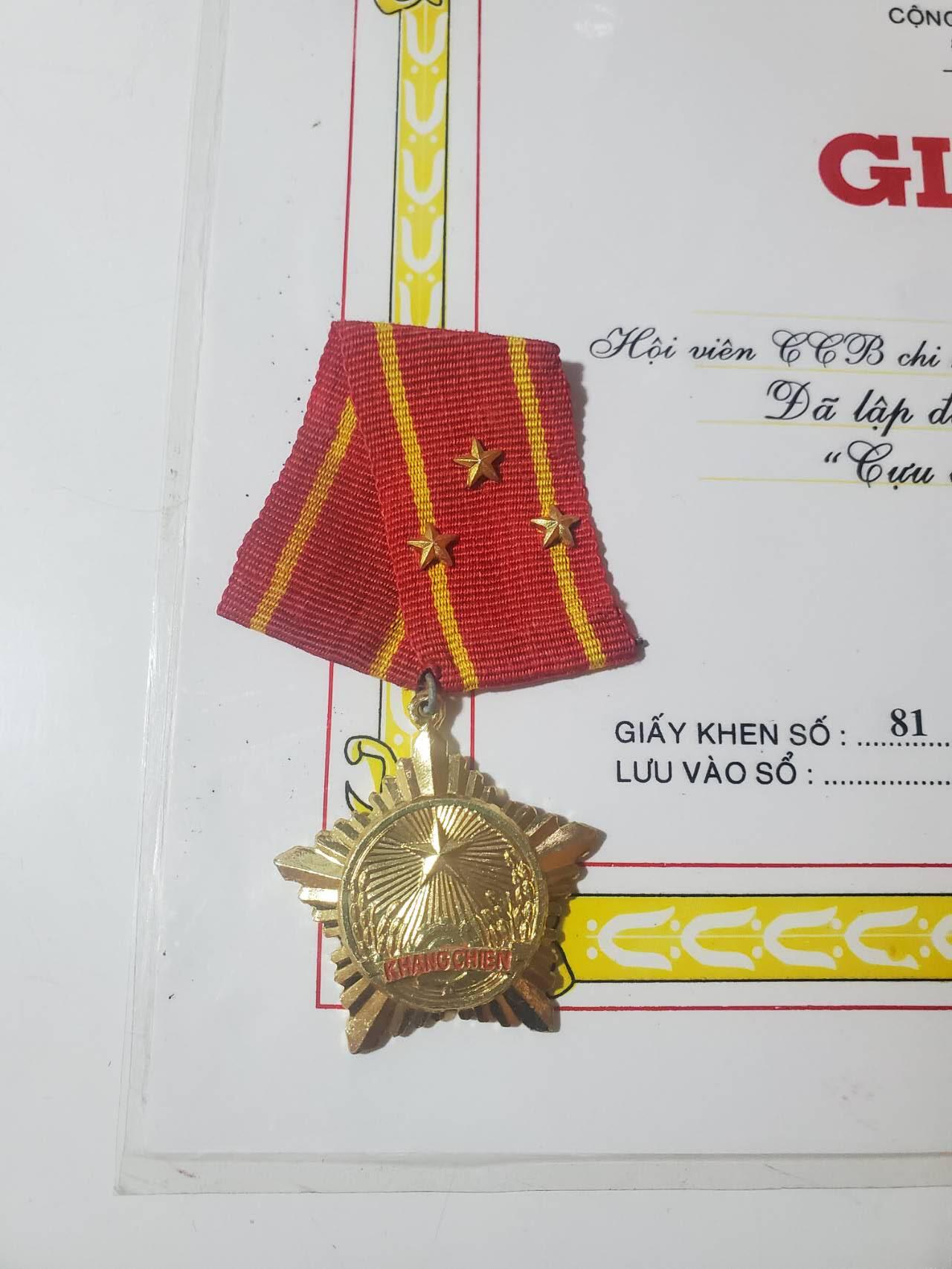 韵星假日军品类拍卖第41期 -- Rimey Holidays Militaria Auction 41 越南阮富桥局长退伍军人协会优秀服务奖状 一级抗战勋章