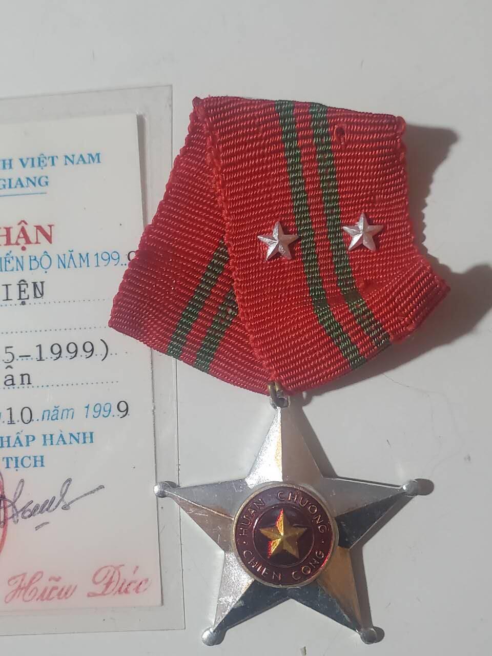 韵星假日军品类拍卖第41期 -- Rimey Holidays Militaria Auction 41 越南阮富桥局长退役军人协会证书+二级战功勋章一套