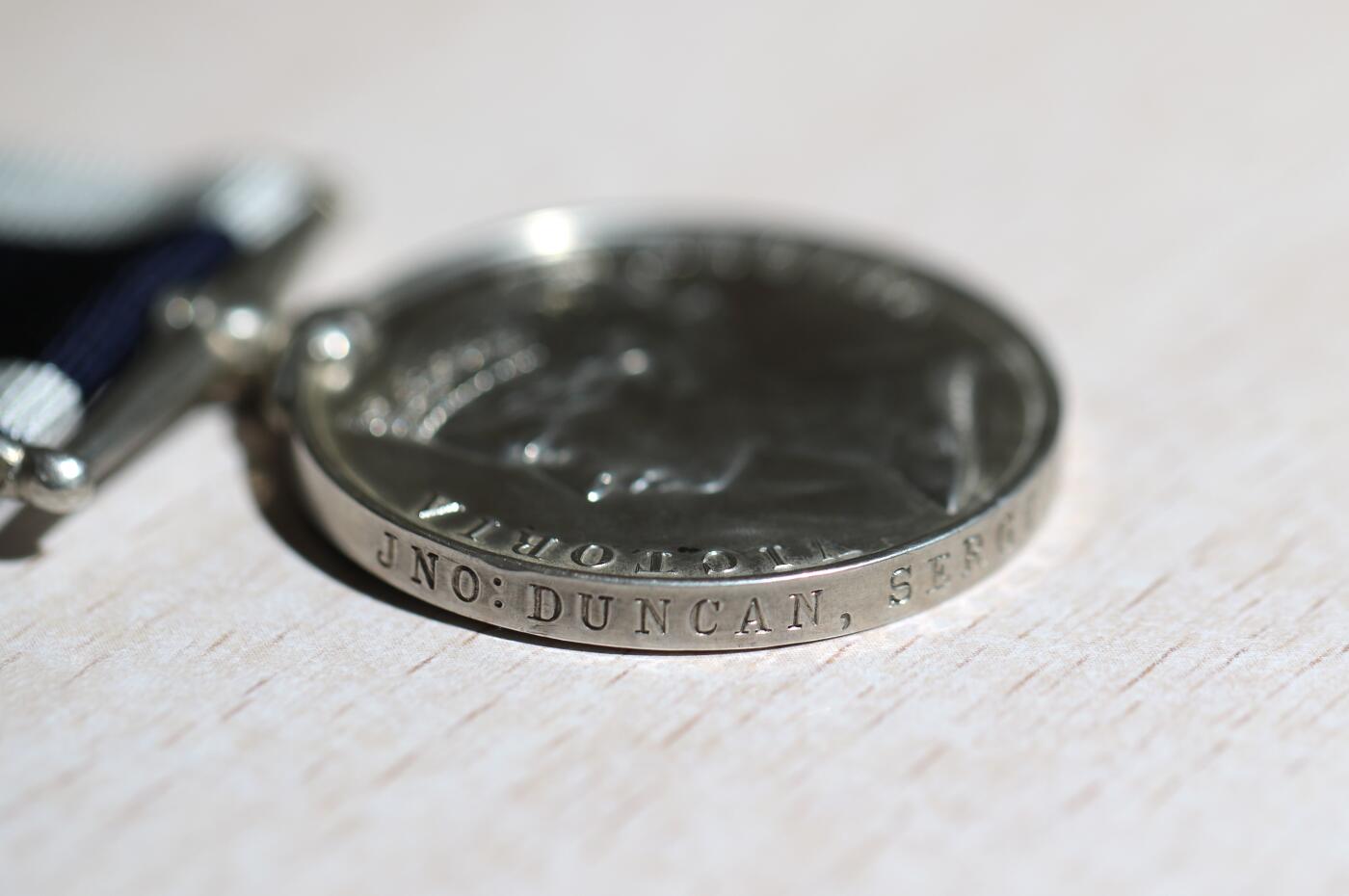 大猫徽章拍卖 第288期 维多利亚海军长期服役优秀奖章，皇家海军陆战队中士朴茨茅斯军分区，原始边铭带影印服役记录