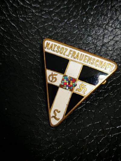 时顺第二十九拍(新年大拍) - 二战时期，国家社会主义妇女协会证章（NSF）成员证章，NSF是NASPD唯一一个官方认证的妇女组织，国内非常非常少有，铜制部分珐琅，背打标