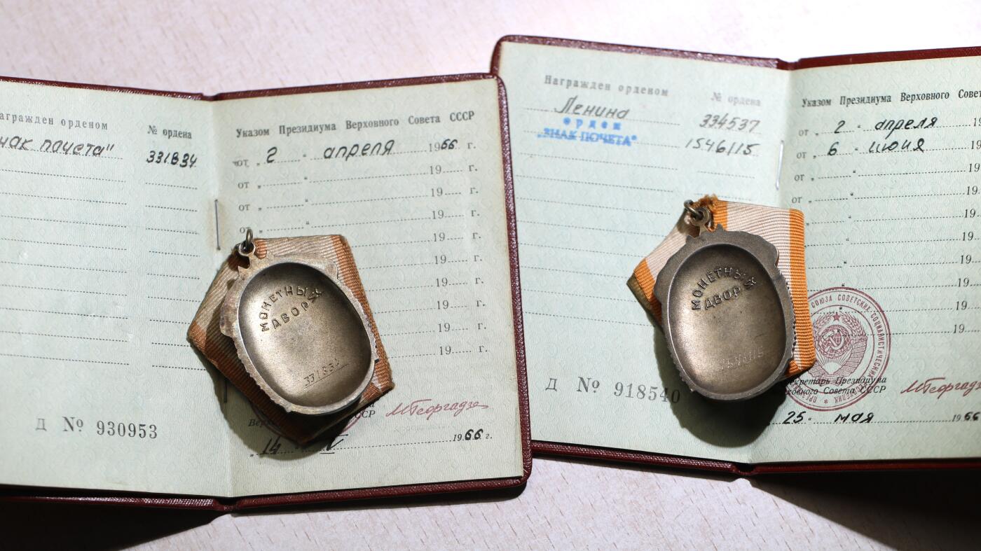 大猫徽章拍卖 第288期 苏联荣誉勋章一组 均带原证书