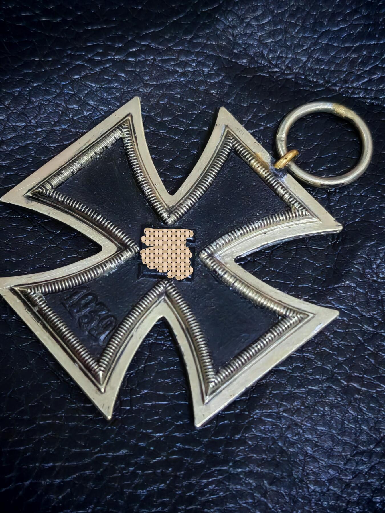 时顺第二十九拍(新年大拍) 二战二级铁十字勋章，挖土修复品，固铁芯表面有大量砂眼与部分划痕等问题，因此重量较轻，12g+