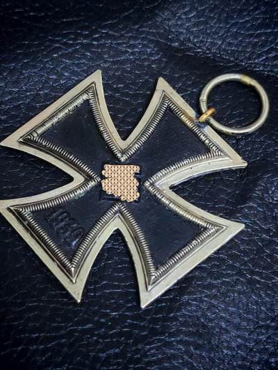 时顺第二十九拍(新年大拍) - 二战二级铁十字勋章，挖土修复品，固铁芯表面有大量砂眼与部分划痕等问题，因此重量较轻，12g+