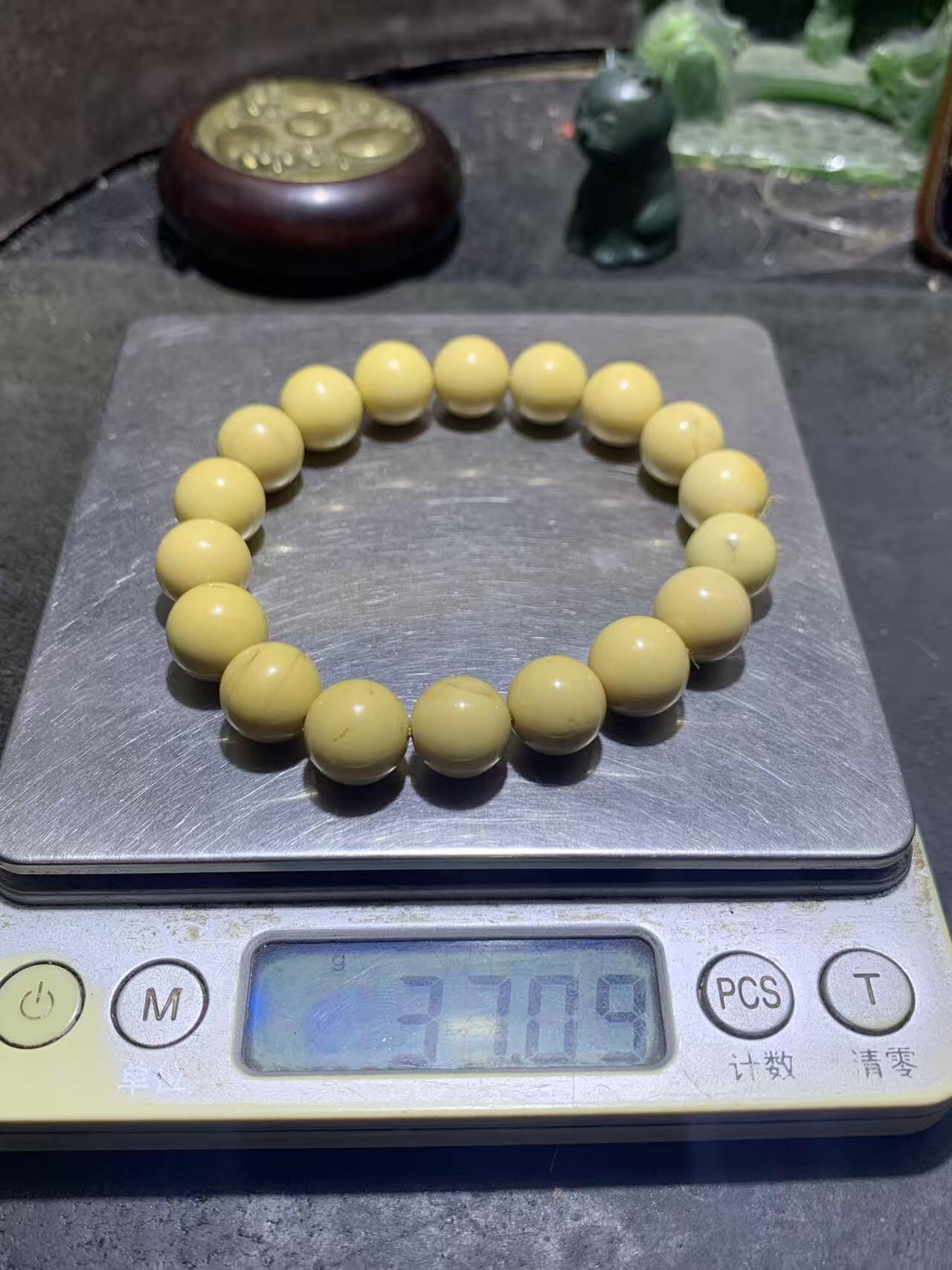 精美金膏玉单圈手串一条，