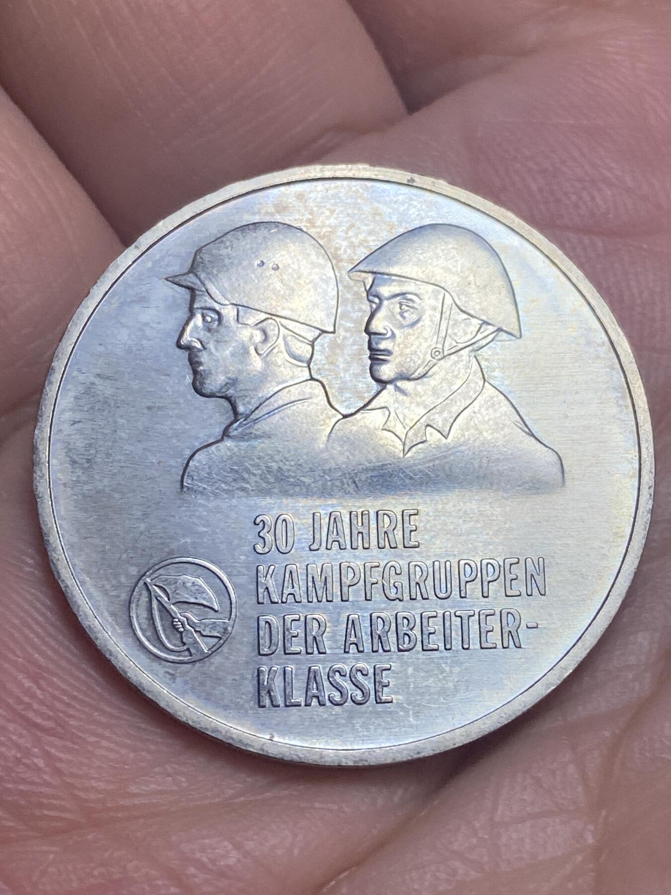 2026年第二十八场(总第一百九十七场）新春初七特拍场(佣金3%最低1元) 民主德国1983年10马克(工农红军成立30周年纪念币，A标柏林造)