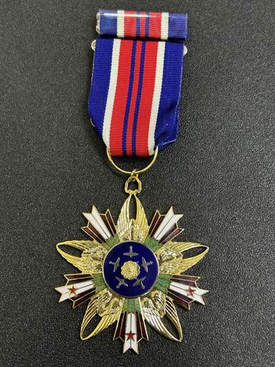 西秦中古拍卖第七十八期  - 民国空军一等复兴勋章 带勋略 退台后