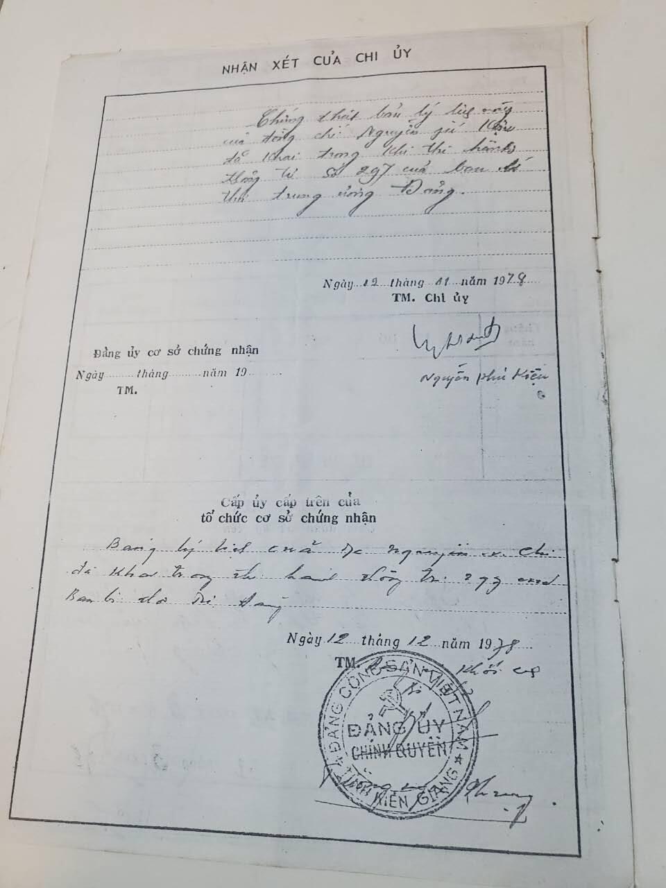 韵星假日军品类拍卖第41期 -- Rimey Holidays Militaria Auction 41 越南阮富桥局长大尉升少校任命令（1977越战刚结束授衔） 党员登记册 坚江老干部退休证 二级光荣战士上挂