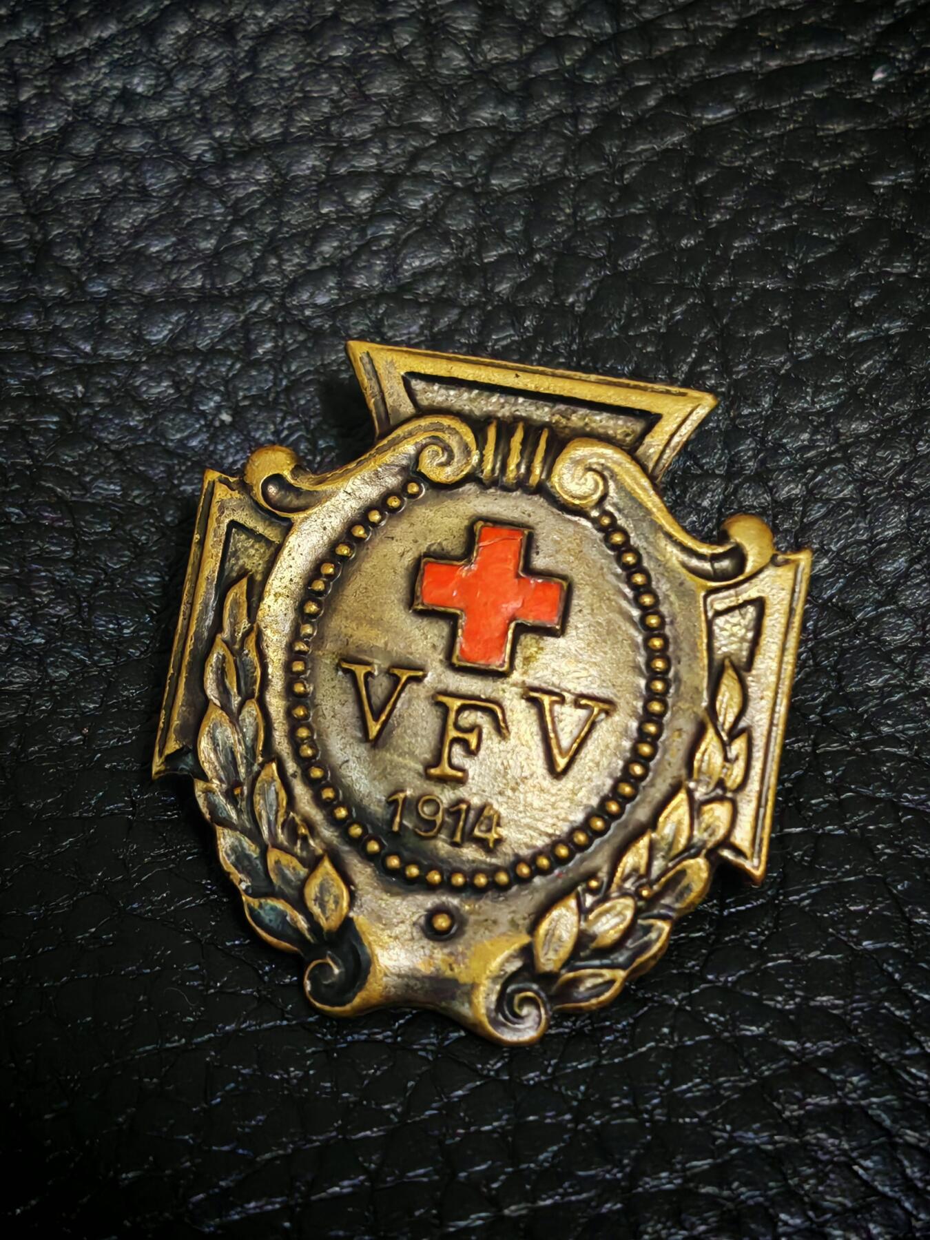 时顺第二十九拍(新年大拍) 一战时期德国红十字会vfv证章，通常颁发给女性护士或是志愿者，铜质部分珐琅，背打标