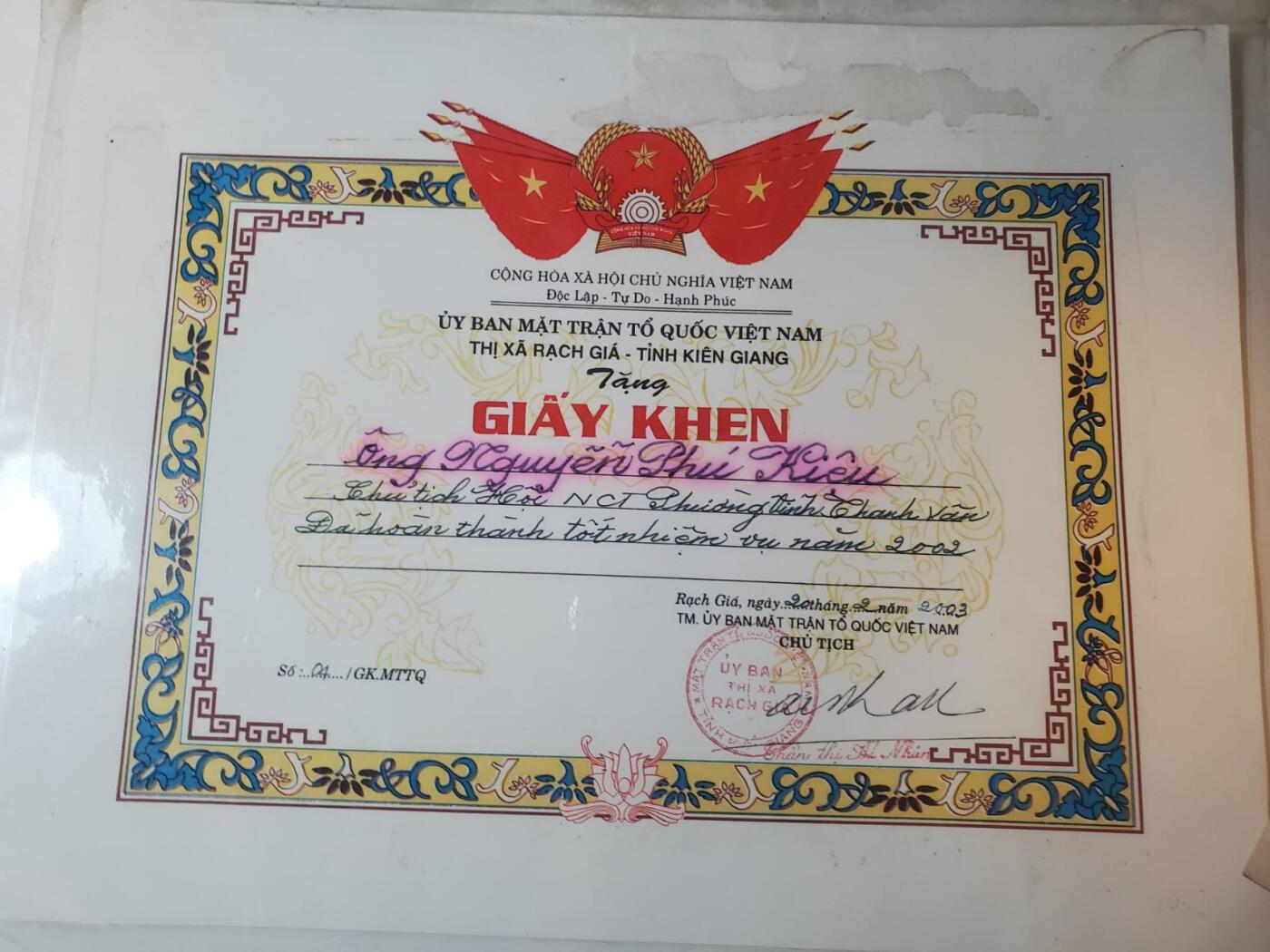 韵星假日军品类拍卖第41期 -- Rimey Holidays Militaria Auction 41 越南阮富桥局长坚江省人民委员会奖状+文化之家荣誉称号证书