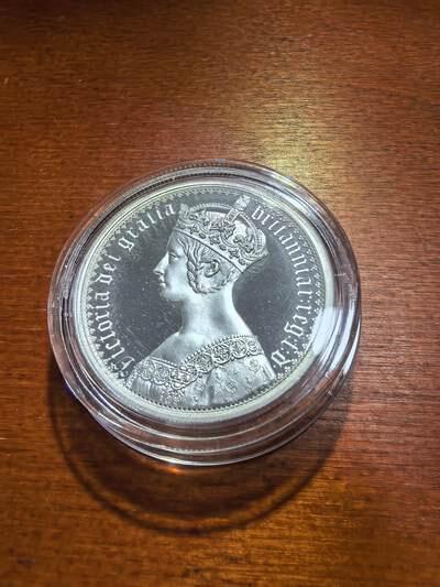 长老汇马年精选第一场拍卖  2021英国伟大的雕刻师系列维多利亚哥特肖像5英镑精制银币，2盎司999银，3750枚，盒证全