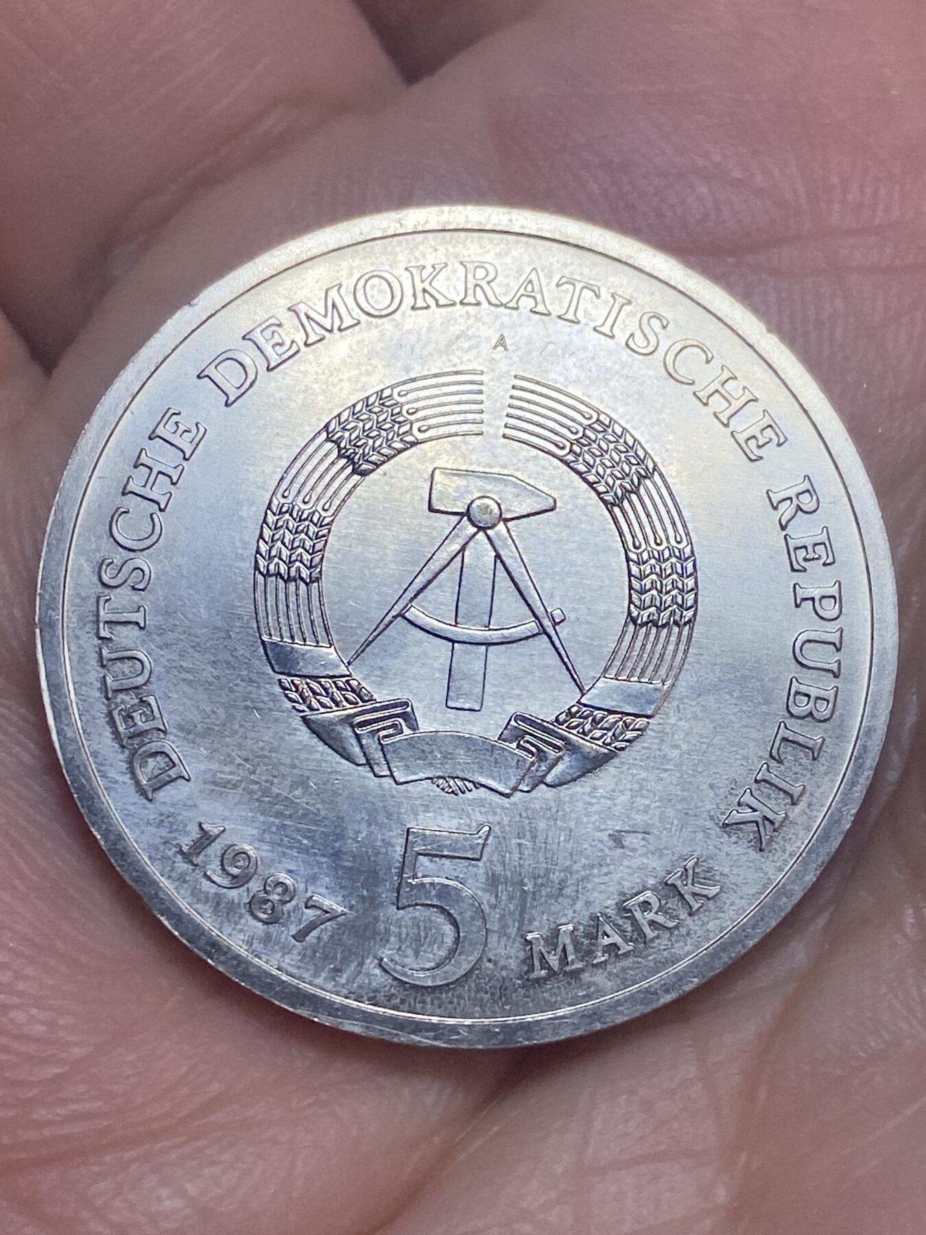 2026年第二十八场(总第一百九十七场）新春初七特拍场(佣金3%最低1元) 民主德国1987年5马克(柏林市政厅建立750周年纪念币，A标柏林造)
