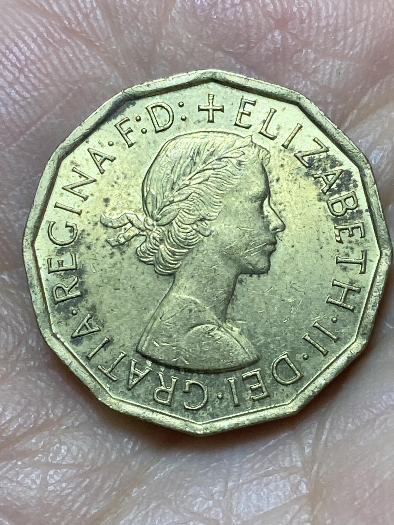 2026年第二十七场(总第一百九十六场）外国好品散币场(免佣金) 英国🇬🇧1967年3便士(伊丽莎白二世青年桂冠第二版，普制币关门年)