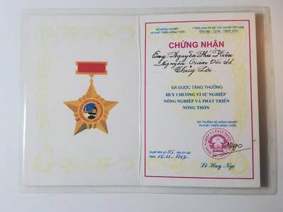 韵星假日军品类拍卖第41期 -- Rimey Holidays Militaria Auction 41 - 越南阮富桥局长为发展农业和农田事业奖章证书 少见证书