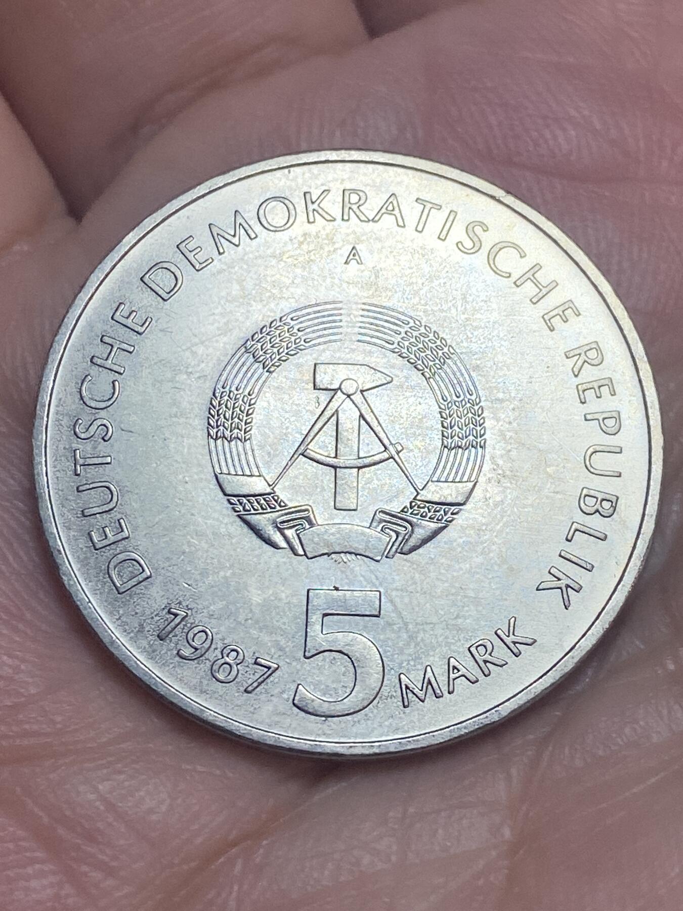 2026年第二十八场(总第一百九十七场）新春初七特拍场(佣金3%最低1元) 民主德国1987年5马克(柏林–亚历山大广场世界钟建成750周年纪念币，A标柏林造)