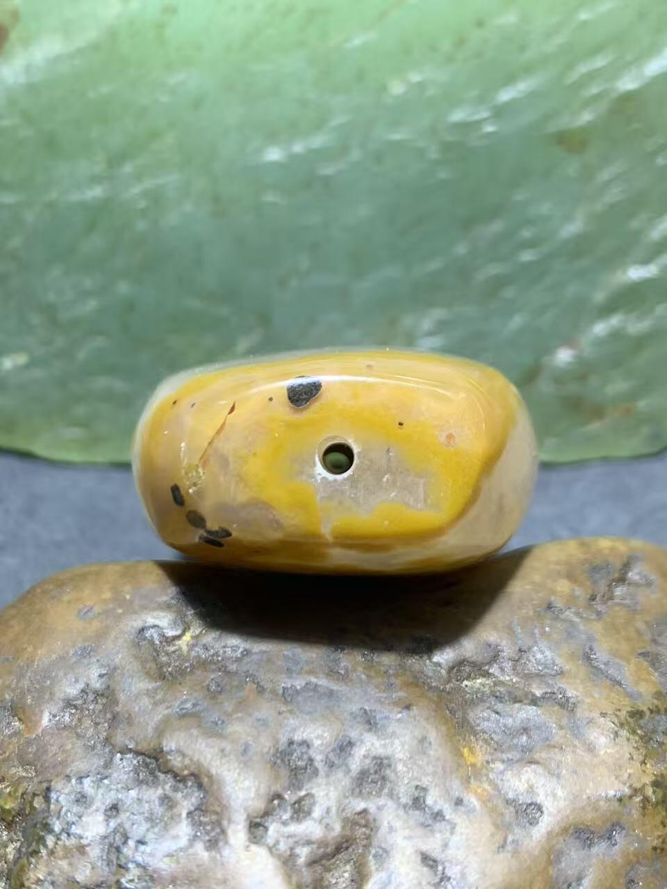 精美冰飘糖心料战国红玛瑙随形背云，勒子一颗！