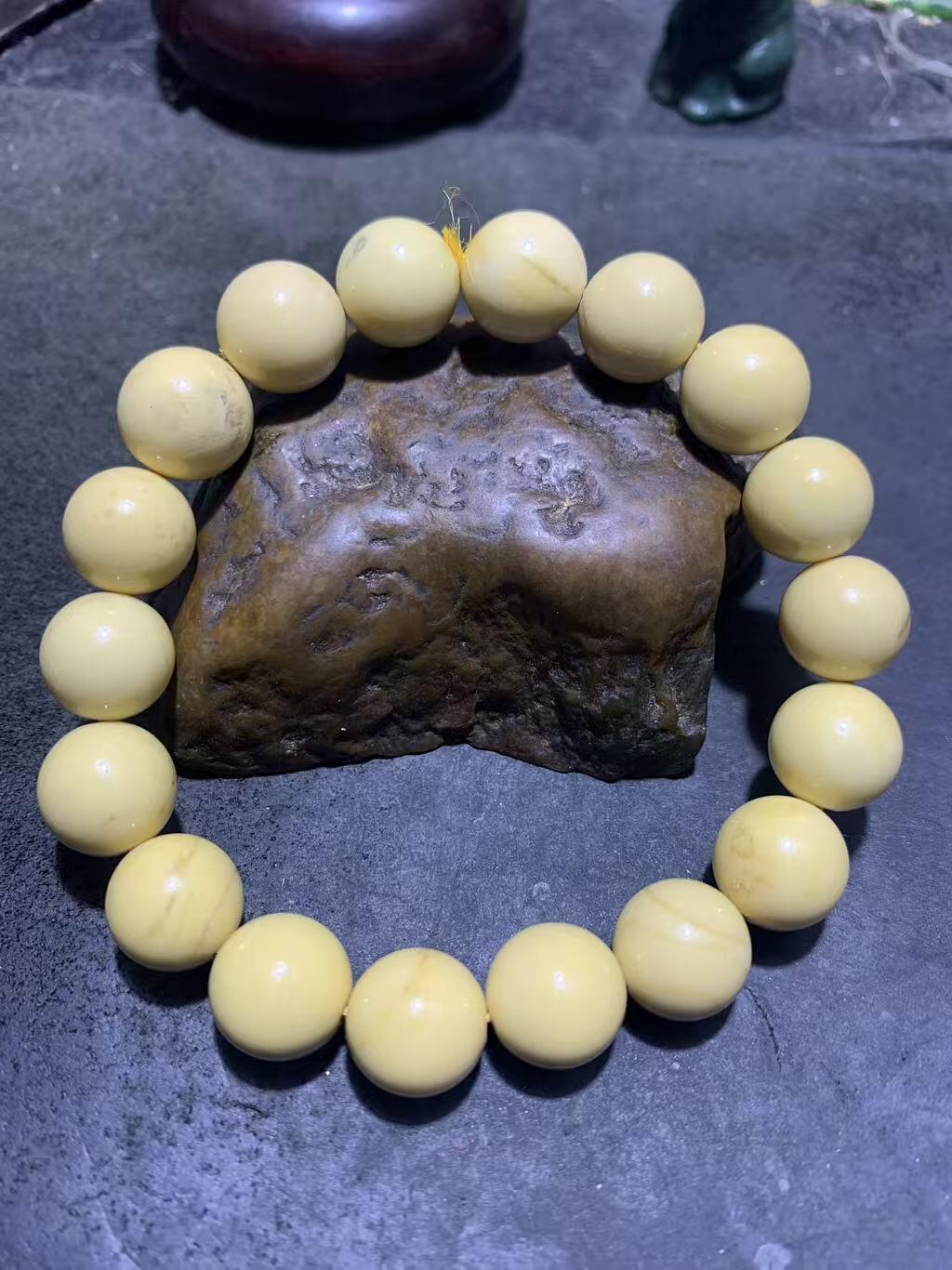 精美金膏玉单圈手串一条，