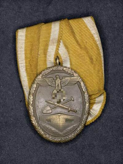 凯旋世界勋赏（持续上新中）（第22期新年大拍）（欢迎送拍）（对拍品有疑问请询问客服，不接受到手刀，出价默认拍品品相。请认真阅读拍卖规则！出价默认已认可！）（收到货请录制开箱视频，无视频概不处理问题。） - 西线防御奖章 西墙 礼服挂