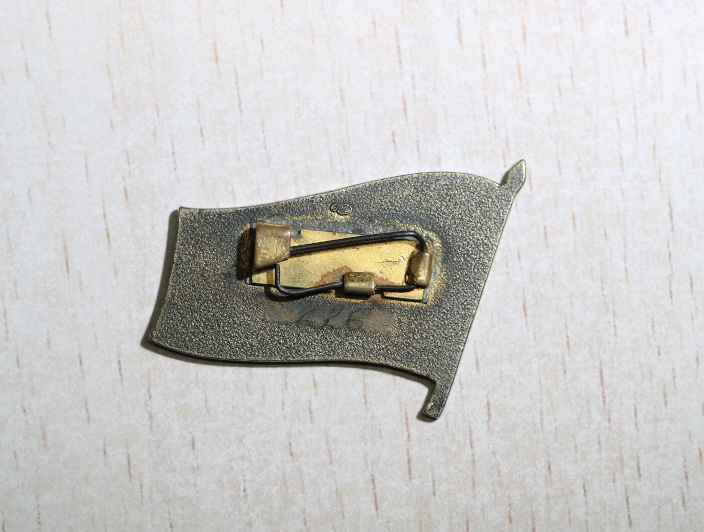 大猫徽章拍卖 第288期 第12届乌兹别克人民代表大会代表证章，1990-1995，银制镀金珐琅，莫斯科造币厂厂标