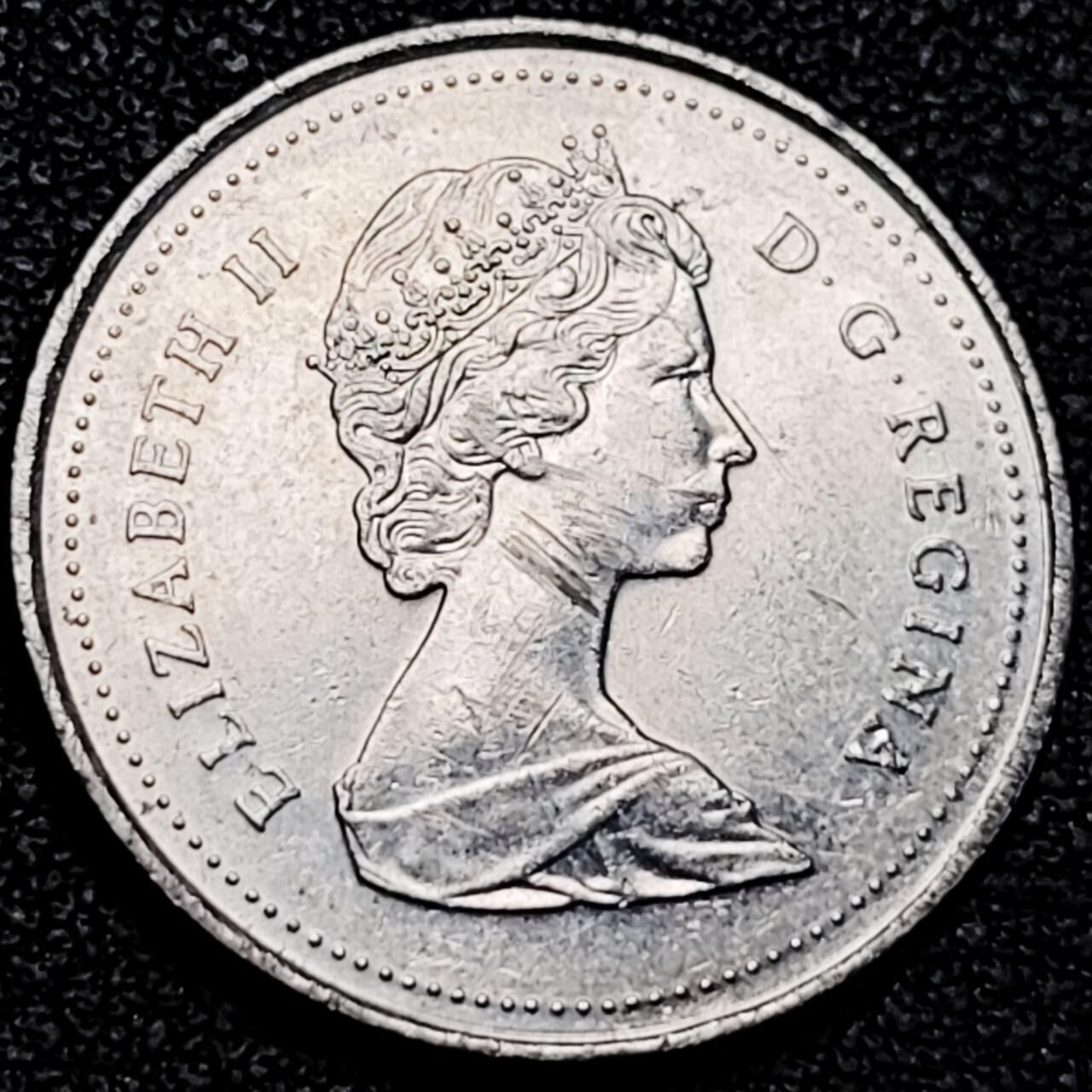 泉币菌-第190场-本场拍品多 请提前出价 （年后发货） 1989年 加拿大25分 女王像 23.88mm