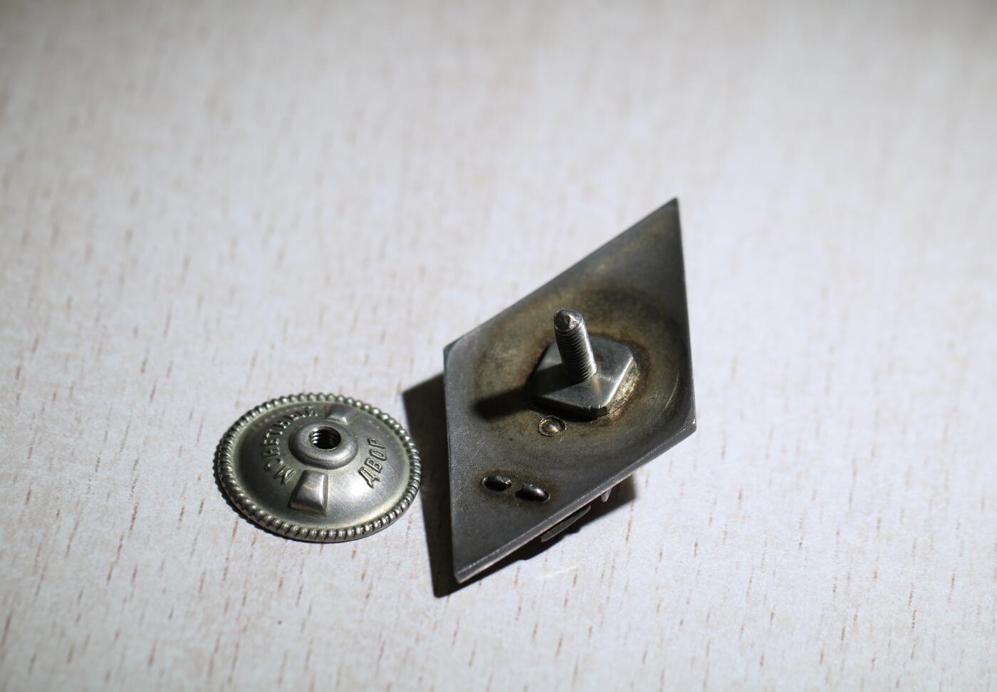 大猫徽章拍卖 第288期 捷尔任斯基炮兵学院    苏联历史最悠久的炮兵院校，培养炮兵指挥与技术军官，1926年以捷尔任斯基命名。