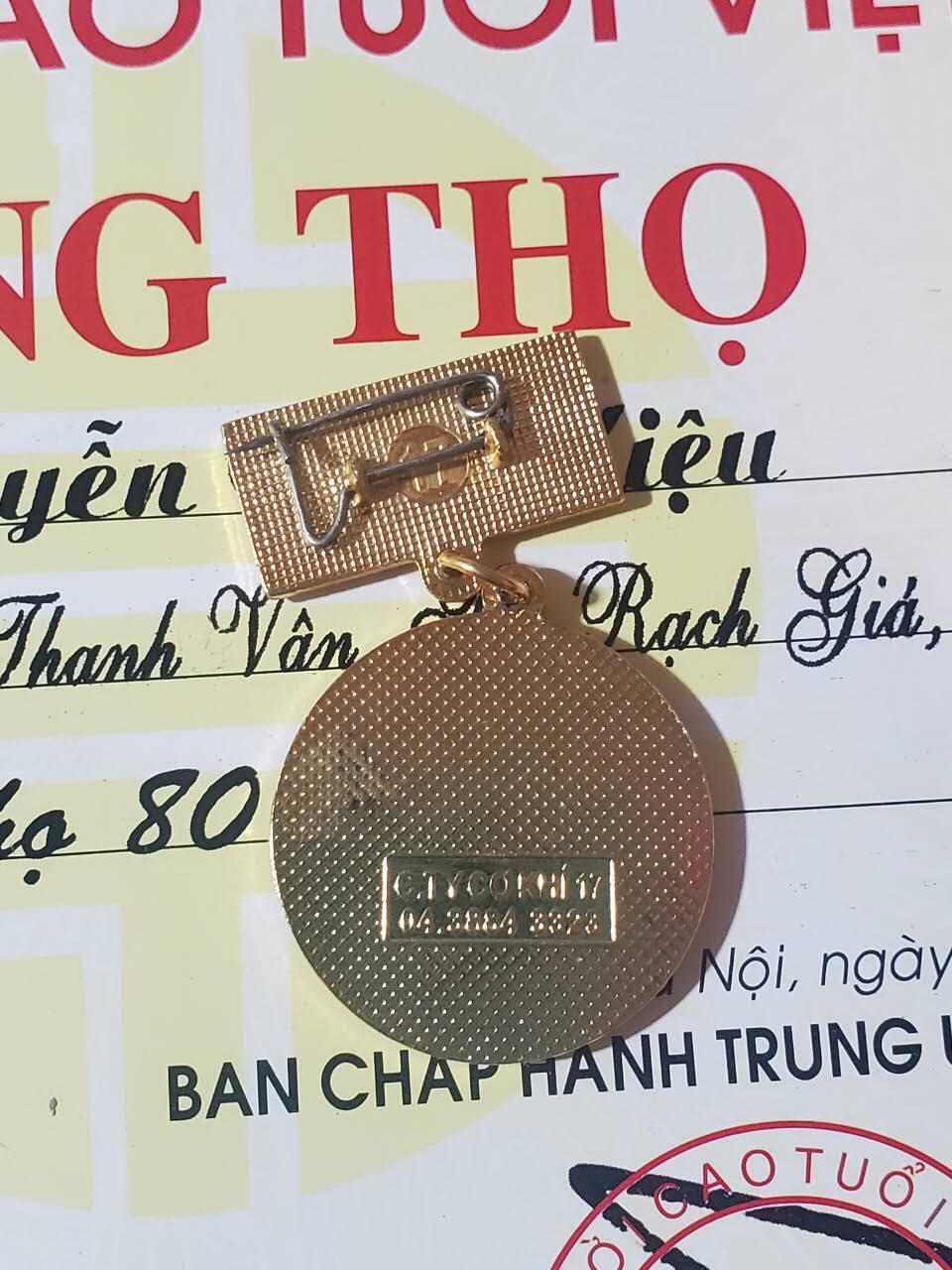 韵星假日军品类拍卖第41期 -- Rimey Holidays Militaria Auction 41 越南阮富桥局长地区出色党员奖状 大寿纪念奖状带原主照片