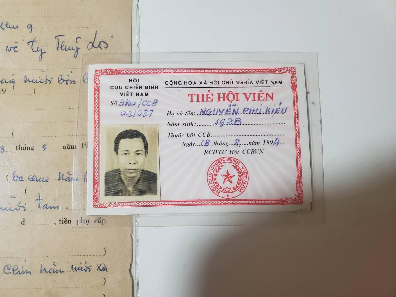 韵星假日军品类拍卖第41期 -- Rimey Holidays Militaria Auction 41 越南阮富桥局长退伍军人协会会员证 第九军区补助证明