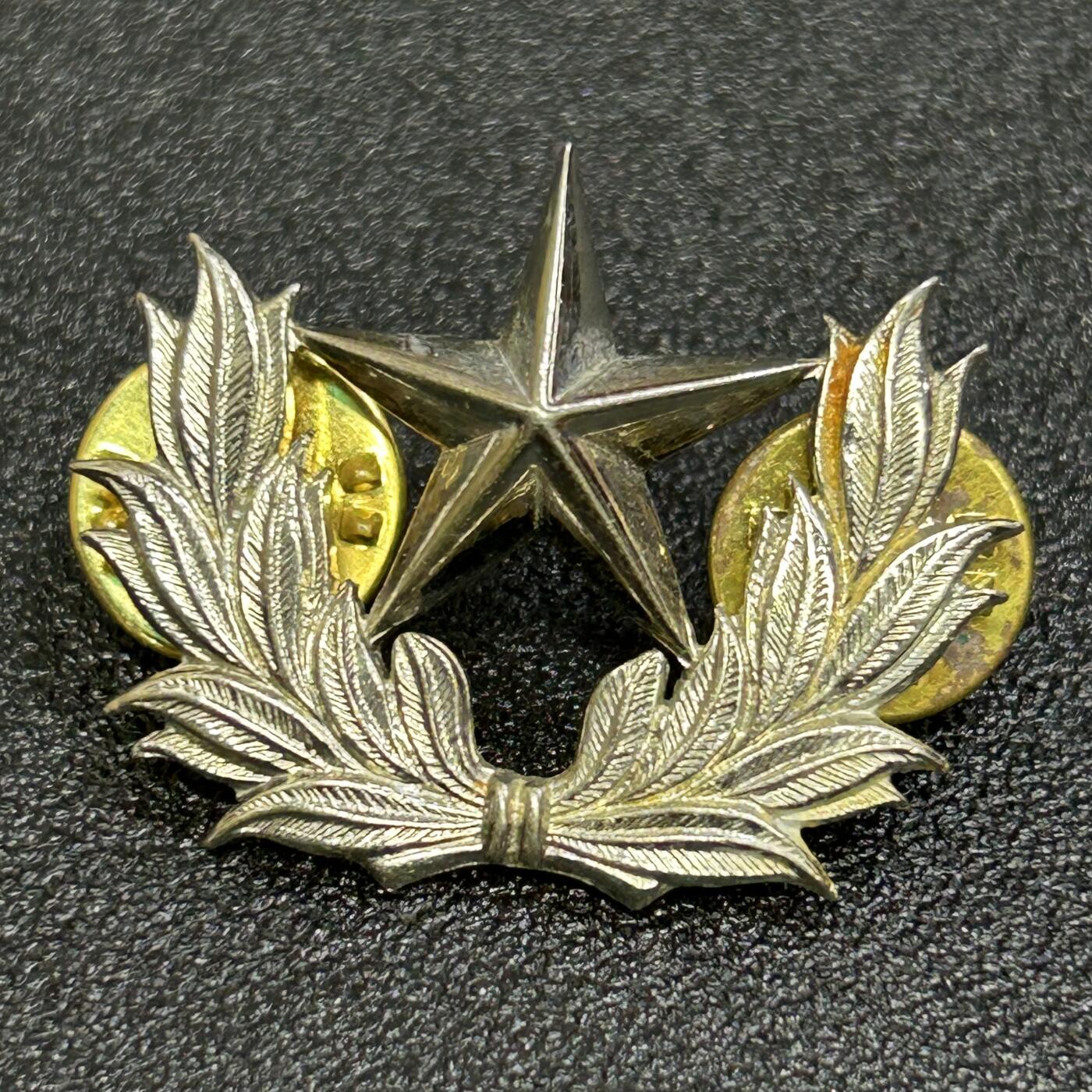 西秦中古拍卖第七十七期 2026马年新春专场 本场拍品年初九发出 泰国皇家陆军越南战争时期少尉军衔帽徽