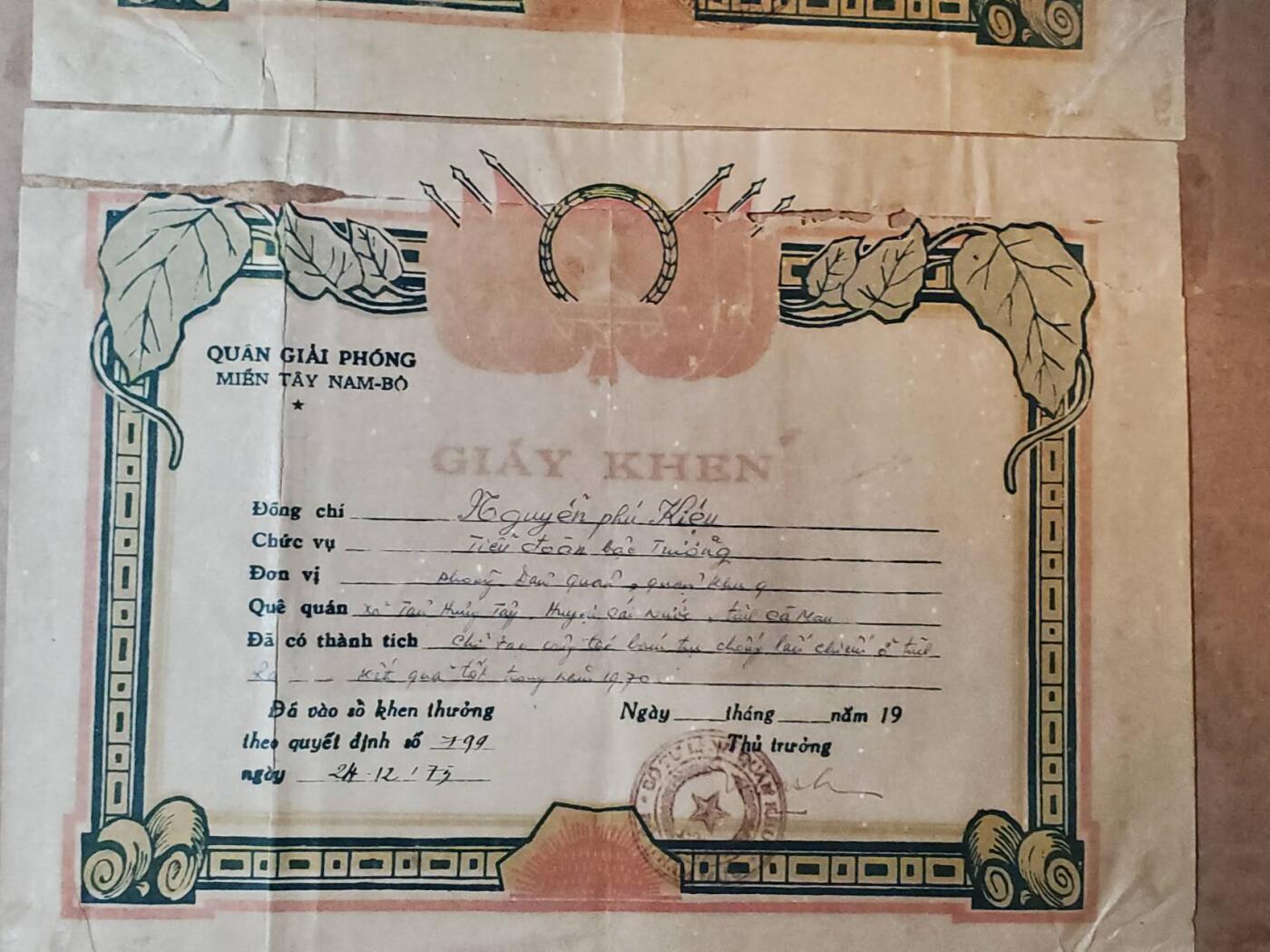 韵星假日军品类拍卖第41期 -- Rimey Holidays Militaria Auction 41  越南阮富桥局长越战时期军队奖状两张