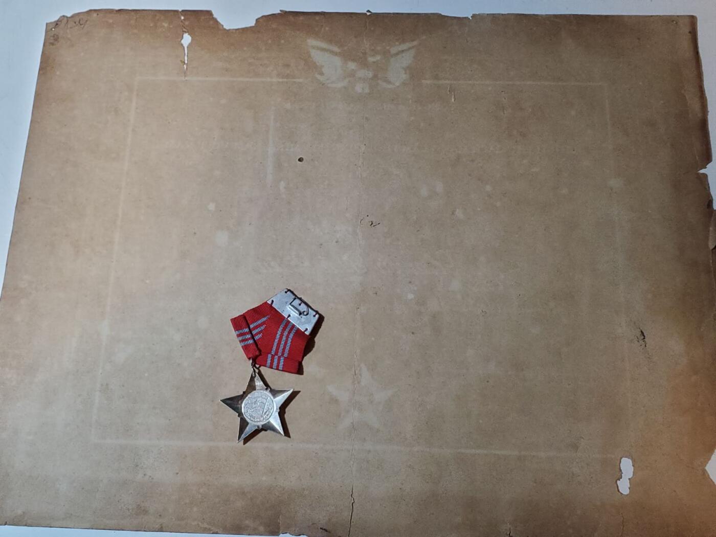 韵星假日军品类拍卖第41期 -- Rimey Holidays Militaria Auction 41 越南阮富桥局长 越南南方共和国（越共）一级解放战士勋章带证书一套 非常少见的大证书 勋章为早期白铜镀银 