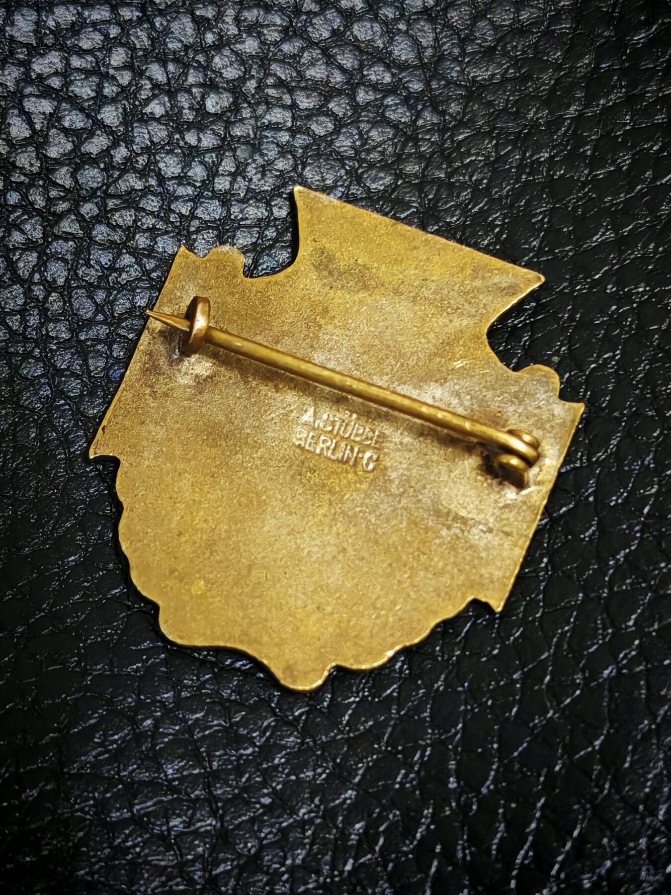 时顺第二十九拍(新年大拍) 一战时期德国红十字会vfv证章，通常颁发给女性护士或是志愿者，铜质部分珐琅，背打标