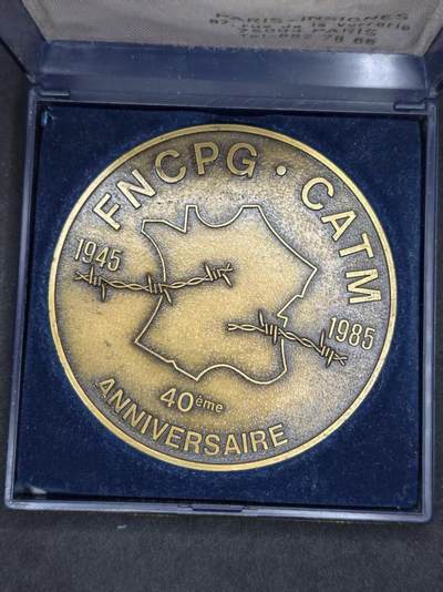 凯旋世界勋赏（持续上新中）（第22期新年大拍）（欢迎送拍）（对拍品有疑问请询问客服，不接受到手刀，出价默认拍品品相。请认真阅读拍卖规则！出价默认已认可！）（收到货请录制开箱视频，无视频概不处理问题。） - 法国 40年纪念大铜章 带盒